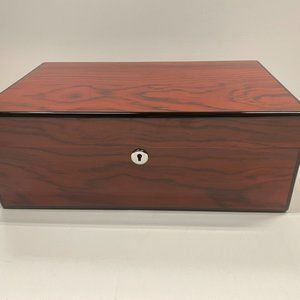 Beautiful Diamond Crown Humidor